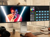 LG UltraWide 49U950A-W 采用 49 英寸 IPS 面板，宽高比为 32:9（图片来源：LG）