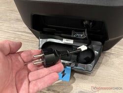 用于电源的可伸缩电源线