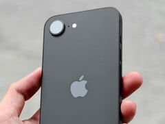 iPhone 17e 预计将沿用前代产品的设计。(图片来源:Thai Nguyen & Unsplash)