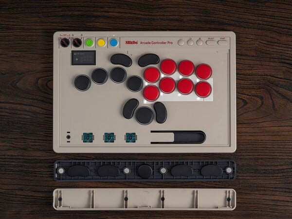8BitDo 街机手柄可以轻松进行个性化设置。