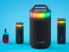 JLab Party 系列蓝牙扬声器具有 RGB 灯光效果、防溅功能和可定制的音效。(图片来源：JLab）