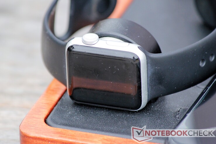 内置的Apple Watch充电器能安全地将智能手表固定住。