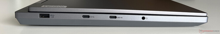 左：USB-A 3.2 Gen 1（5 GBit/s，始终保持开启）、USB-C 3.2 Gen 2（10 Gbit/s、DisplayPort 1.4）、USB-C 3.2 Gen 2（10 Gbit/s、DisplayPort 1.4、140 瓦功率传输）、3.5 毫米音频