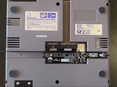 NES Hub 连接到 NES 底部未使用的 15 针扩展端口。(图片来源：RetroTime）