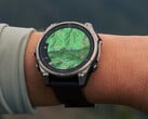 OsmAnd 支持所有使用 Garmin Connect 服务的 Garmin 设备，如图所示为 Fenix 8 Pro。