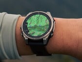 OsmAnd 支持所有使用 Garmin Connect 服务的 Garmin 设备，如图所示为 Fenix 8 Pro。