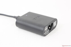 小型通用 60 W USB-C 交流适配器