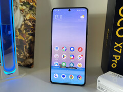 小米 Poco X7 Pro 有三种常规颜色（黑色、绿色和黄色）以及鲜红色的钢铁侠版。图片来源：NotebookcheckNotebookcheck
