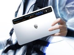 RedMagic Gaming Tablet 5 Pro 展示了其配备 RGB LED 灯效的液冷系统。