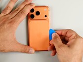据称，苹果iPhone Ultra配备了两块电池。