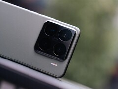 小米 15S Pro 看来就是换了 SoC 的小米 15 Pro。(图片来源：李琦）