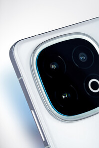 The iQOO 13's camera hump... (Source: Digital Chat Station via Weibo)
