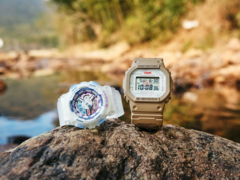 卡西欧 G-Shock DW-5600LICH25-5PFL（右）和 Baby-G BA-110XLICH25-7PFL（左）。(图片来源：微博）
