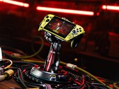 赛博朋克 2077》主题的华硕 ROG Xbox Ally X 由 AK Mod 制作。