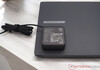 带电源的华硕 ExpertBook B1