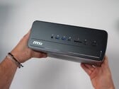 MSI Pro Max Edge AI Mini PC 前面配备了丰富的 I/O 接口。
